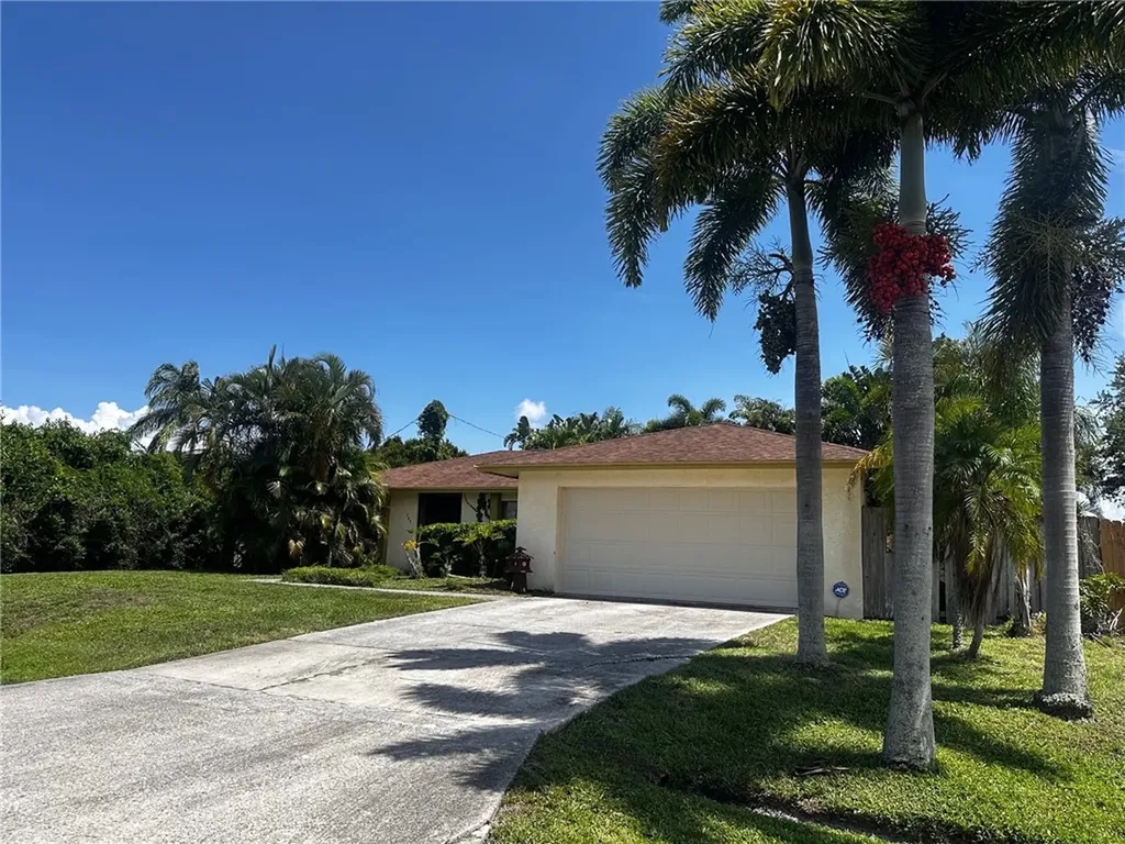 782 SE Norcross Avenue Port St Lucie FL 34983