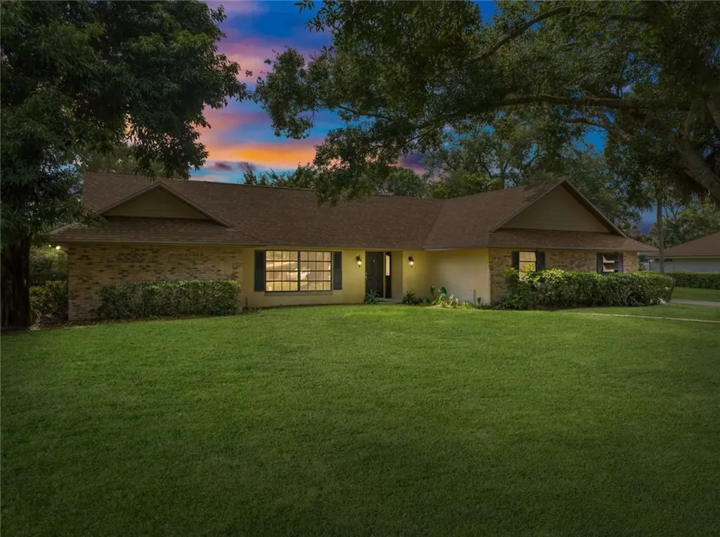 445 34th Court SW Vero Beach FL 32968