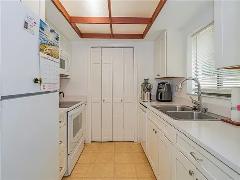 1057 6th Avenue Vero Beach FL 32960