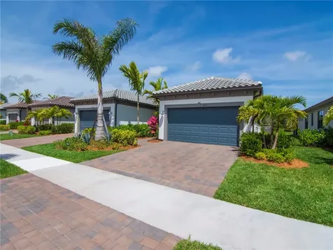 5215 Unity Square Vero Beach FL 32967