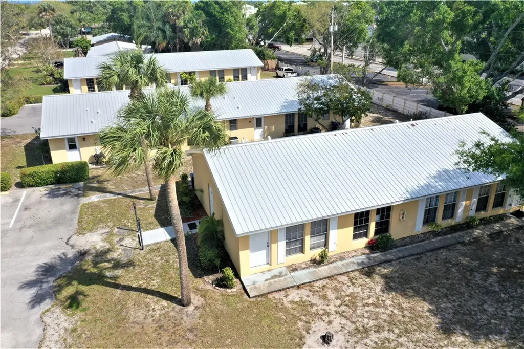 955, 965 & 975 16th Place Vero Beach FL 32960
