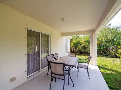 8015 104th Court Vero Beach FL 32967