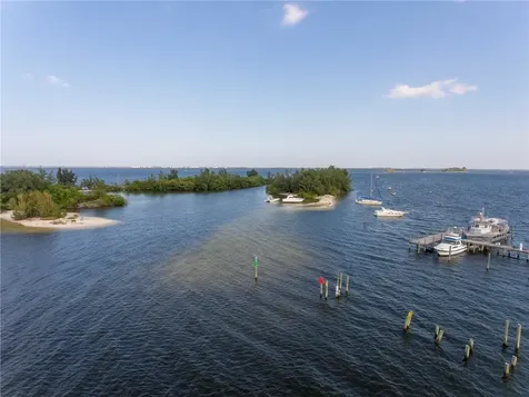 8015 104th Court Vero Beach FL 32967