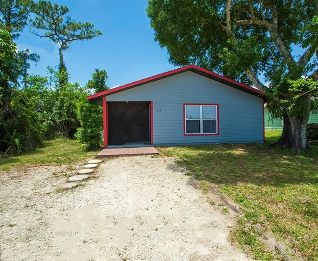 1135 12th Court SW Vero Beach FL 32962