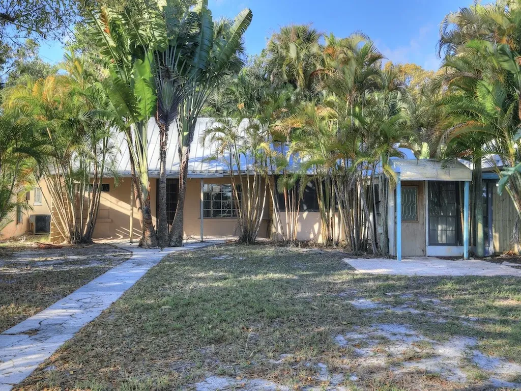 1305 N Central Avenue Sebastian FL 32958