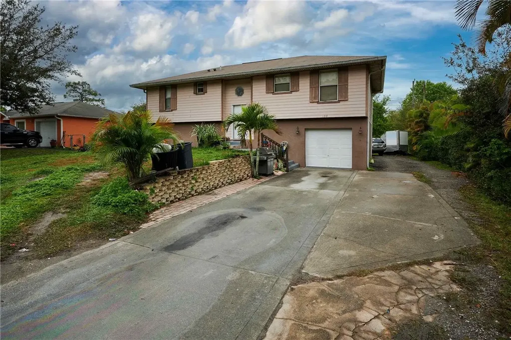 128 S Elm Street Fellsmere FL 32948