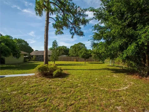 6635 52nd Avenue Vero Beach FL 32967