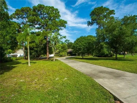 6635 52nd Avenue Vero Beach FL 32967