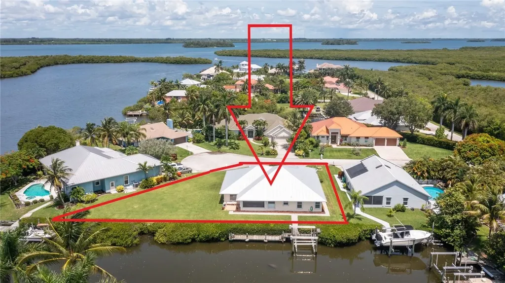 122 Queen Frederika Court Hutchinson Island FL 34949
