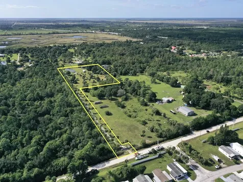 8705 12th Street Vero Beach FL 32966