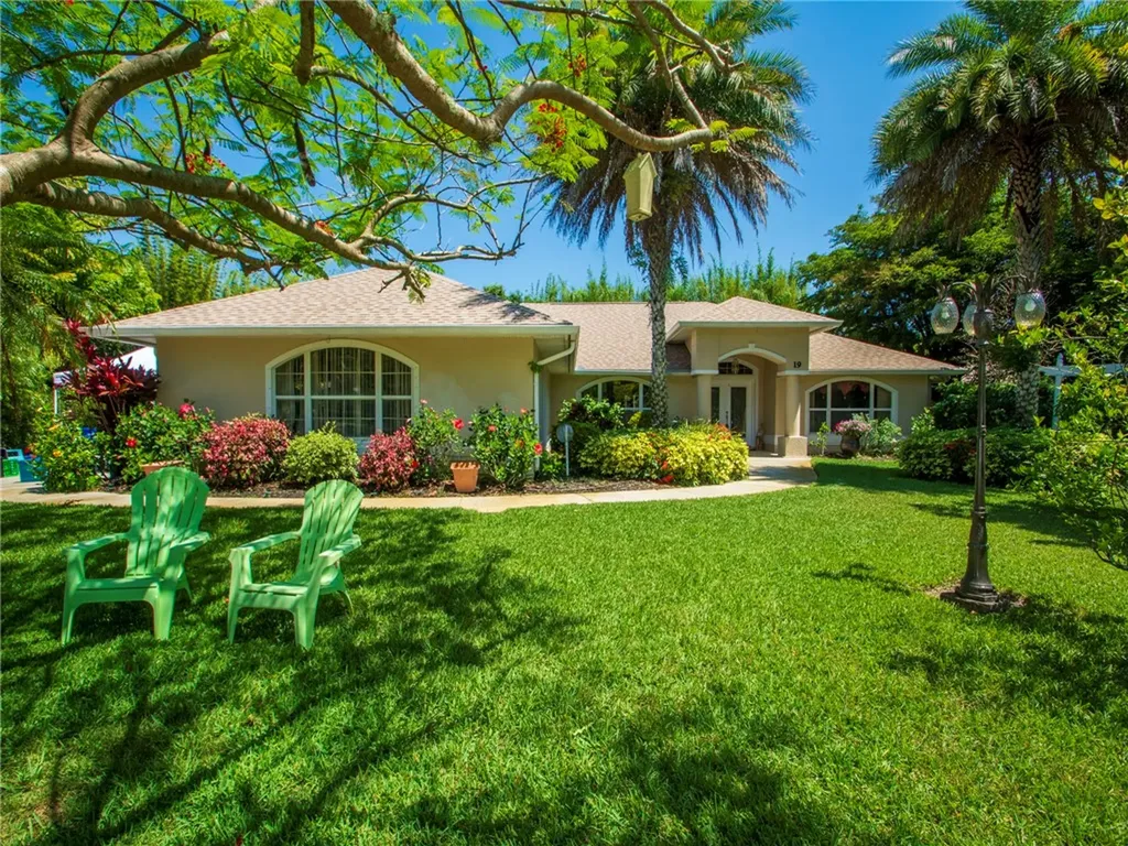 19 Carl Court Sebastian FL 32958