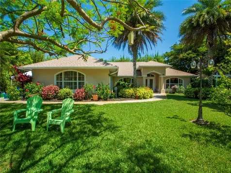 19 Carl Court Sebastian FL 32958