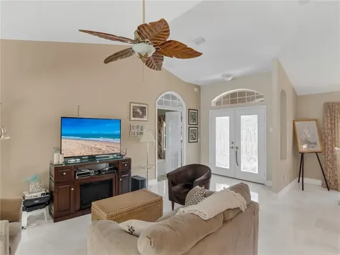19 Carl Court Sebastian FL 32958