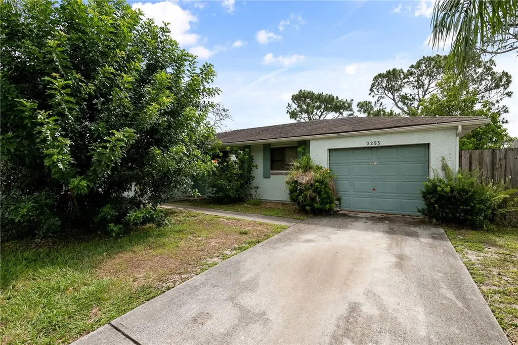 2255 SE Glover Street Port St. Lucie FL 34984