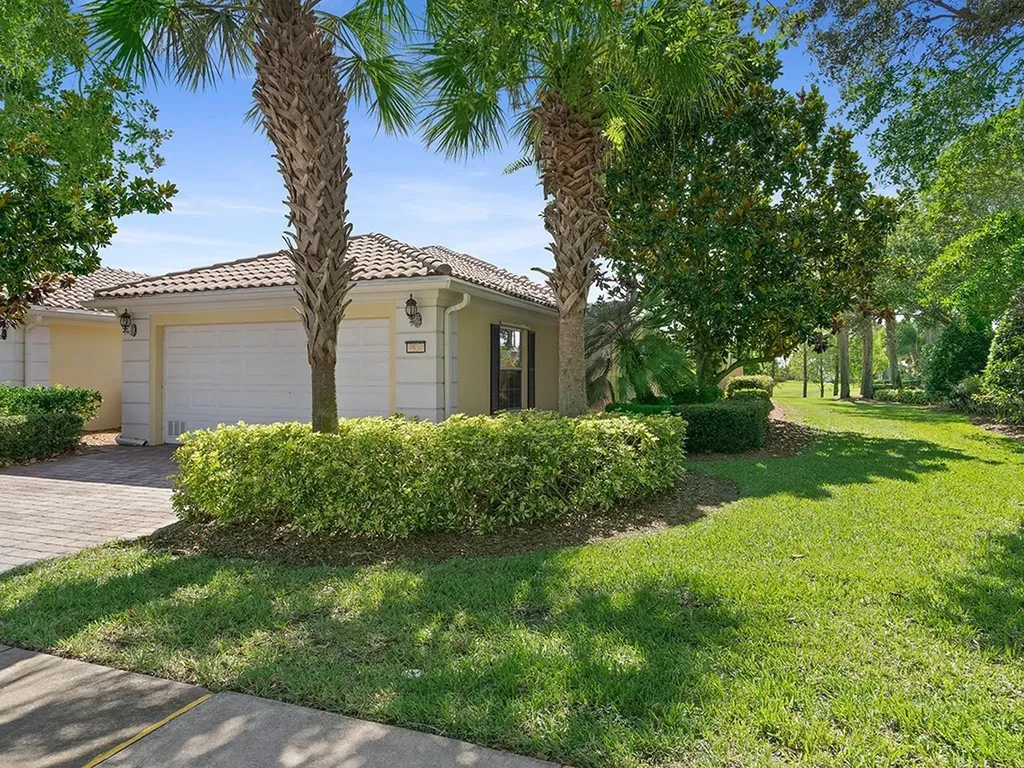 4934 Corsica Square Vero Beach FL 32967