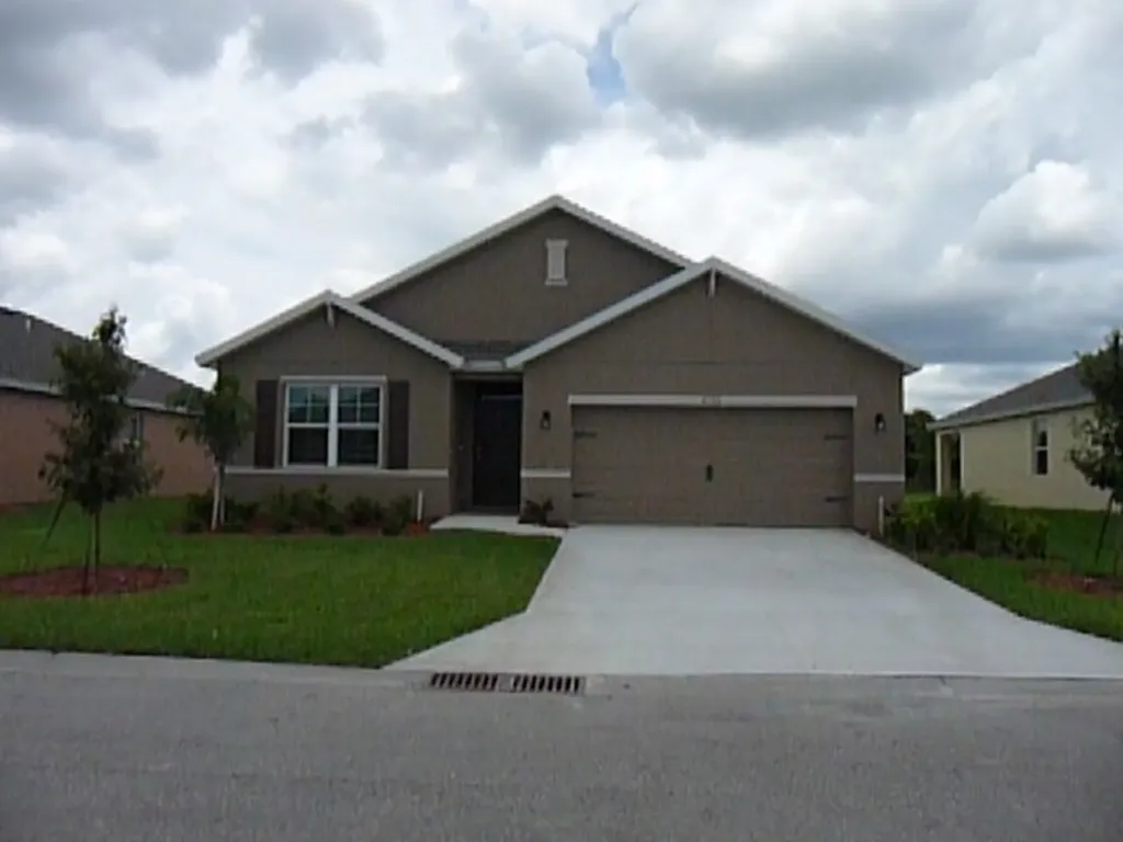 2712 Granville Manor SW Vero Beach FL 32968