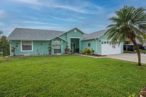 631 Fleming Street Sebastian FL 32958