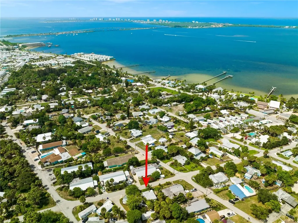 2220 NE Park Street Jensen Beach FL 34957