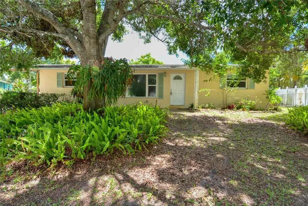 65 1st Court SW Vero Beach FL 32962