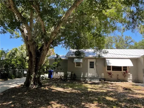 1935 20th Avenue Vero Beach FL 32960