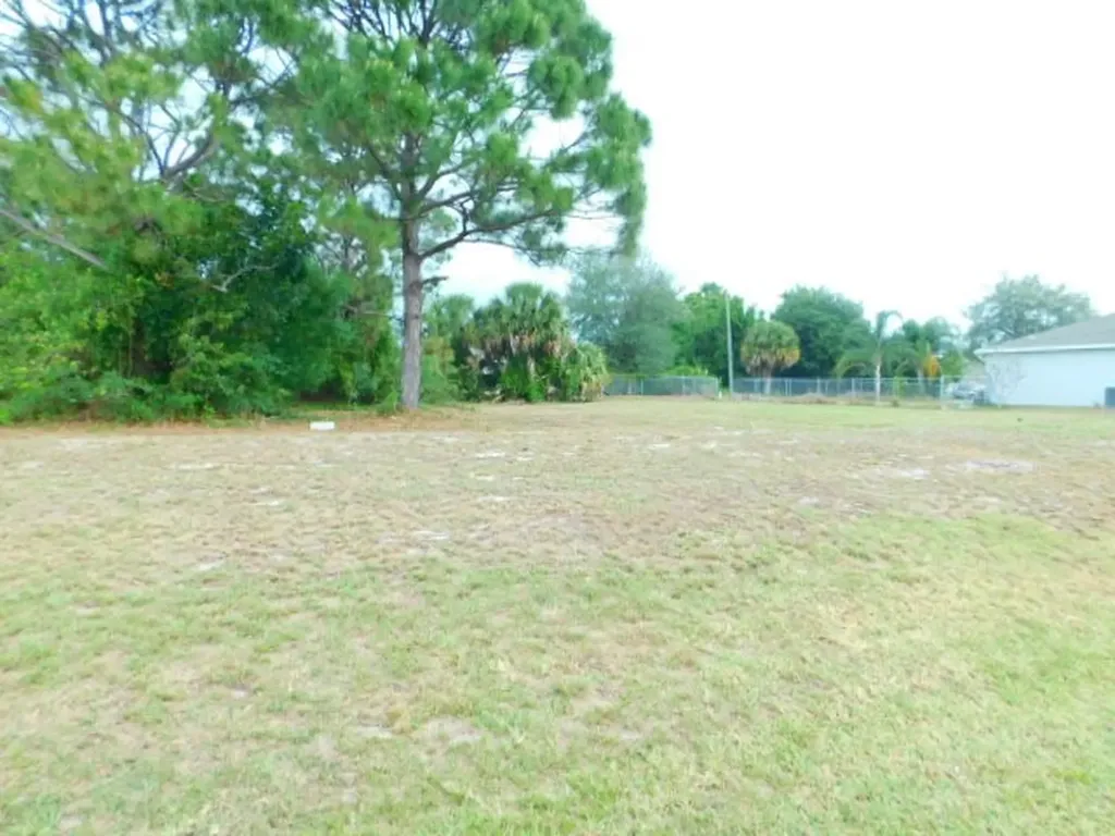 881 SW Butterfly Terrace Port St. Lucie FL 34953