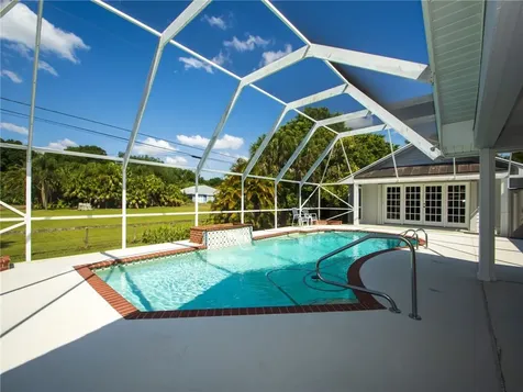 435 39th Court Vero Beach FL 32968