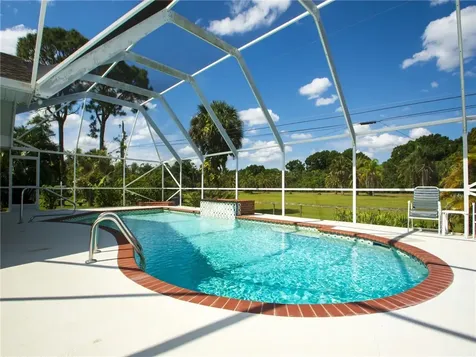 435 39th Court Vero Beach FL 32968