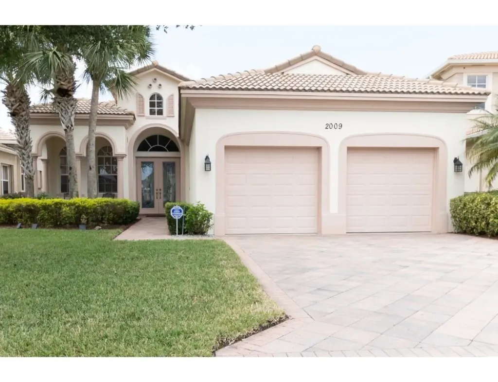 2009 Albany Terrace SW Vero Beach FL 32968