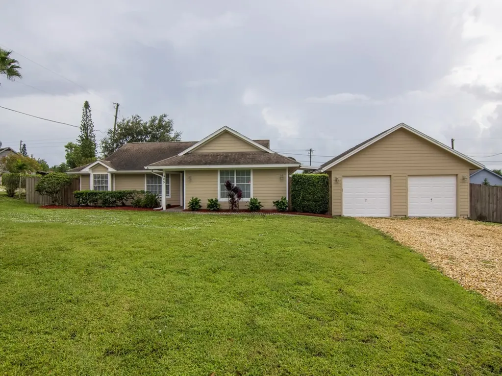 405 12th Street SW Vero Beach FL 32962