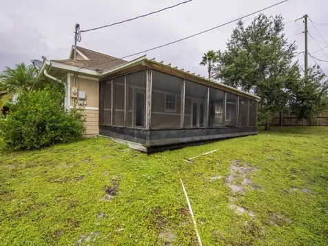 405 12th Street SW Vero Beach FL 32962