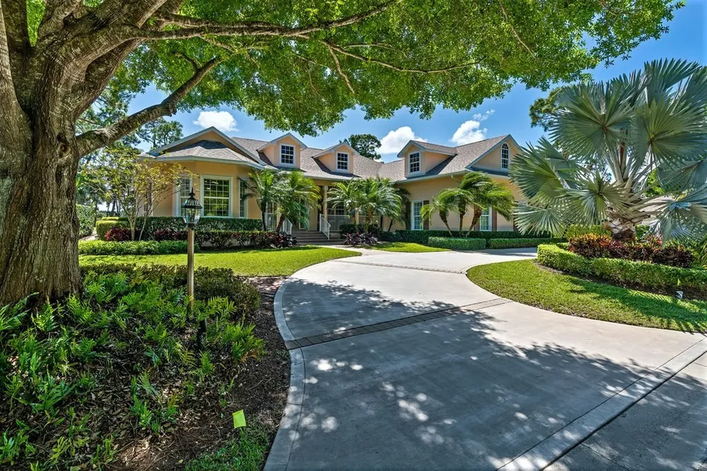 1130 Carolina Circle SW Vero Beach FL 32962