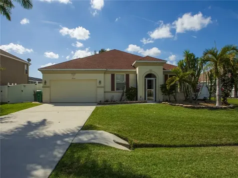 6902 NW Kowal Court Port St. Lucie FL 34986
