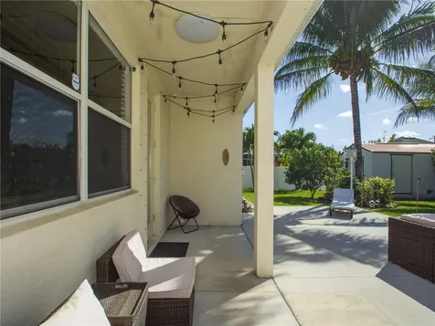 6902 NW Kowal Court Port St. Lucie FL 34986