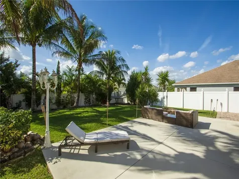 6902 NW Kowal Court Port St. Lucie FL 34986