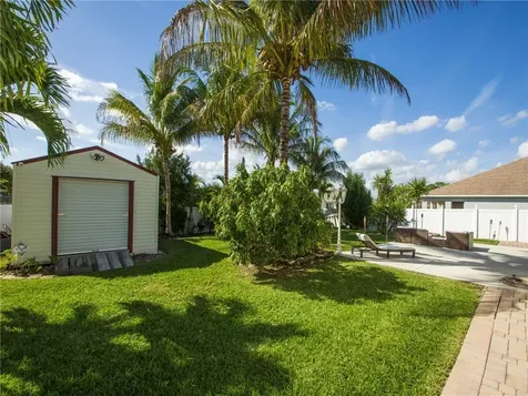 6902 NW Kowal Court Port St. Lucie FL 34986