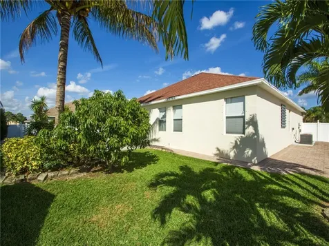 6902 NW Kowal Court Port St. Lucie FL 34986