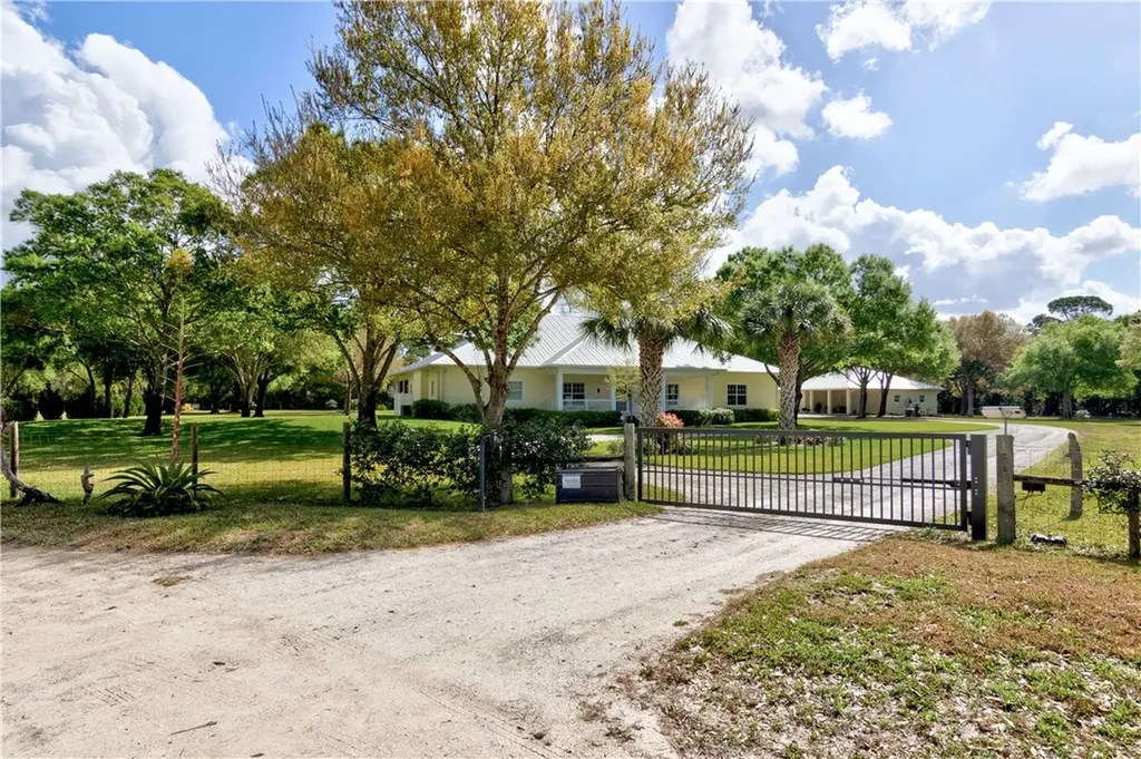 2180 Old Grove Road SW Vero Beach FL 32968