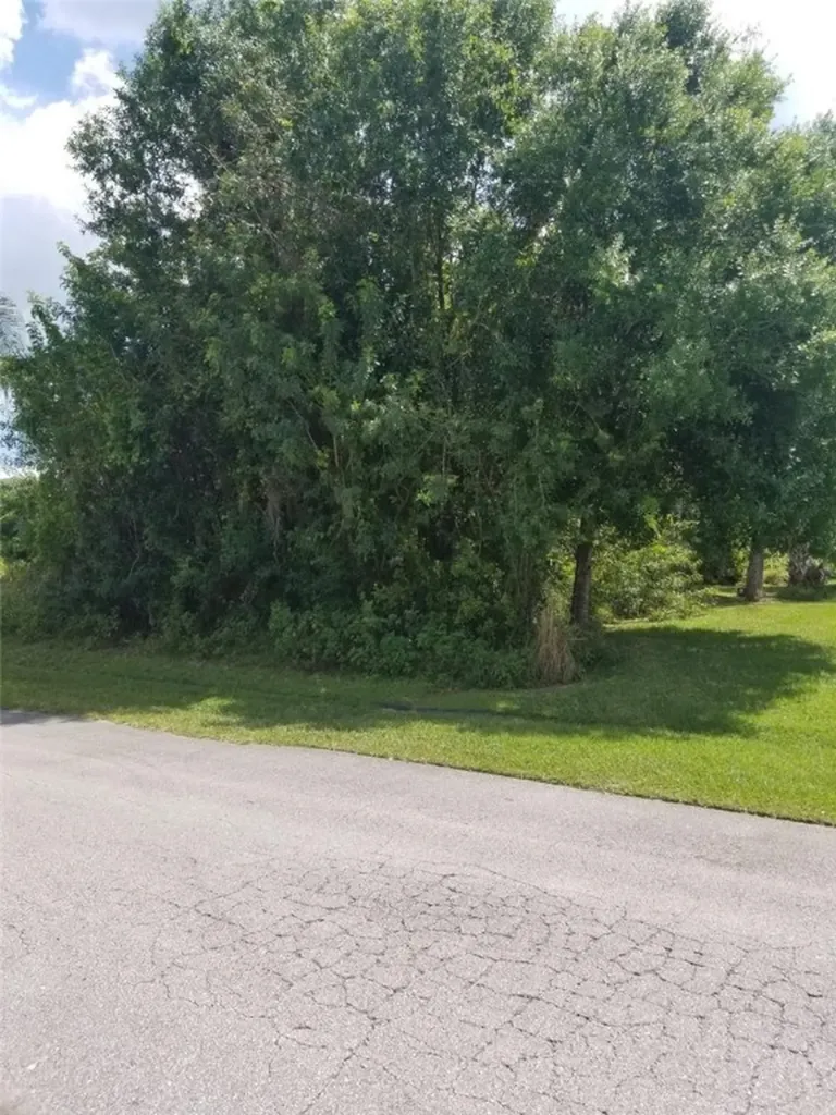 926 Greenbrier Avenue Sebastian FL 32958
