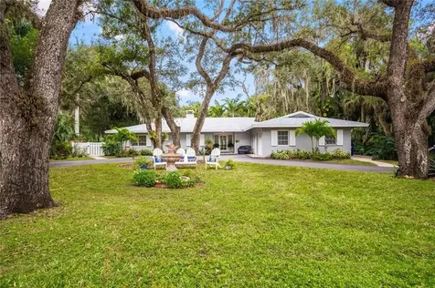 825 Royal Palm Place Vero Beach FL 32960