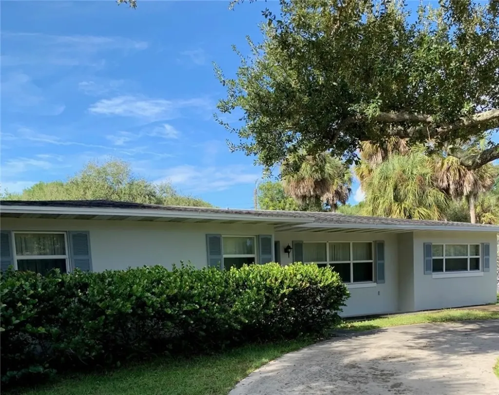 2307 Oak Drive Hutchinson Island FL 34949