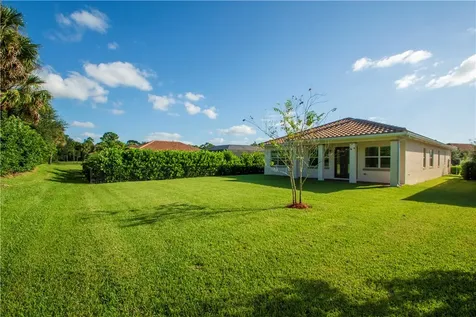 1817 Berkshire Circle SW Vero Beach FL 32968