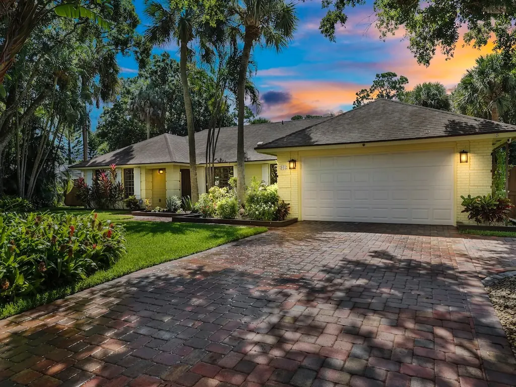 945 26th Street Vero Beach FL 32960