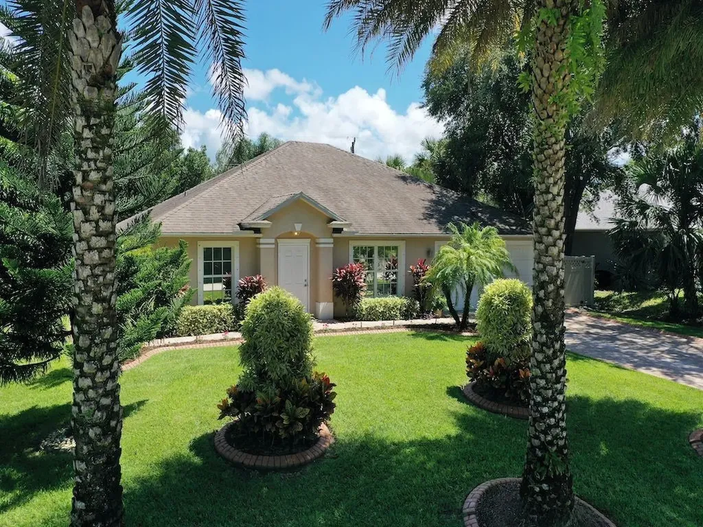 8666 103rd Avenue Vero Beach FL 32967
