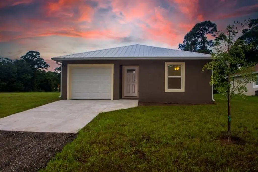 1299 10th Court SW Vero Beach FL 32962