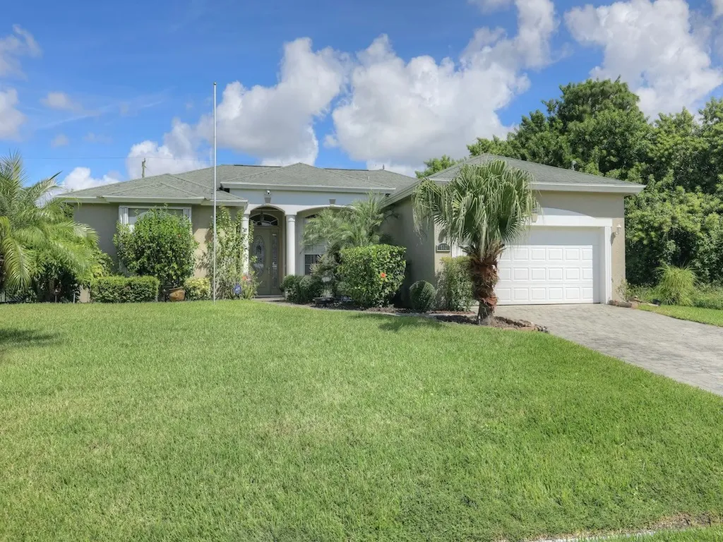 517 SW Dalton Circle Port St. Lucie FL 34953