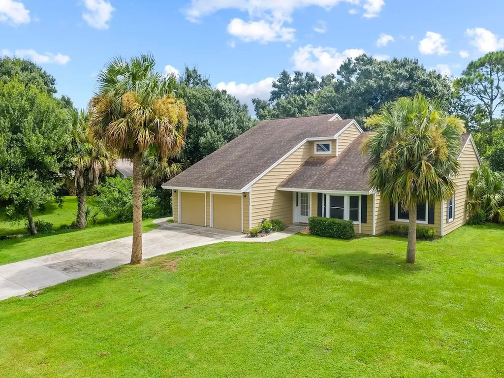490 35th Court SW Vero Beach FL 32968