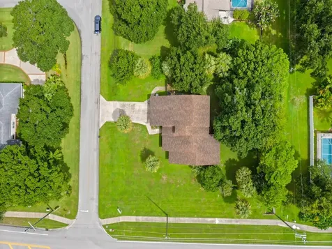490 35th Court SW Vero Beach FL 32968
