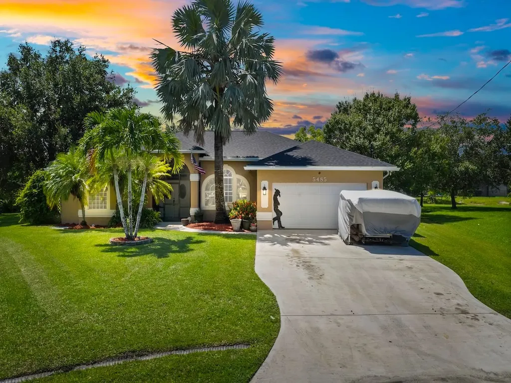 5485 NW Carla Court Port St. Lucie FL 34986