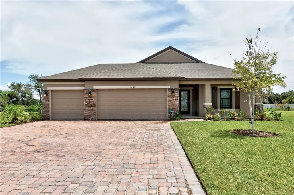 5641 1st Square Vero Beach FL 32968