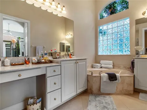 1385 W Island Club Square Vero Beach FL 32963
